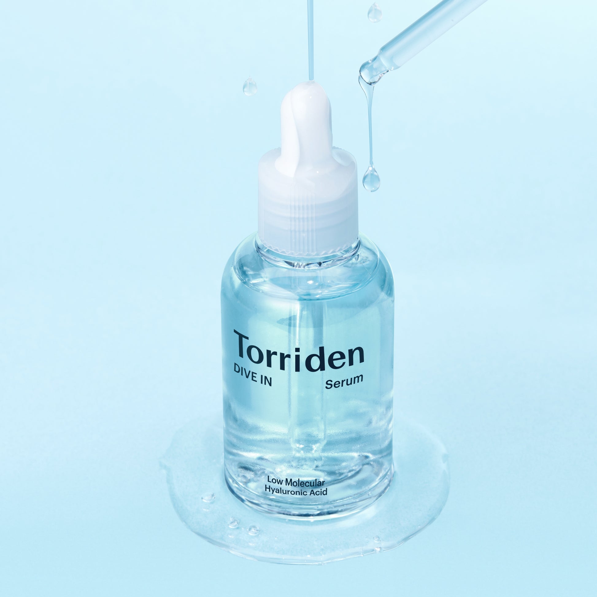 Torriden DIVE-IN Serum 50ml fuktighetsgivende og beroligende vegansk serum med 5 typer hyaluronsyre, panthenol og betaglukan, lett og raskt absorberende, gir glød og passer for sensitiv hud. Bundle