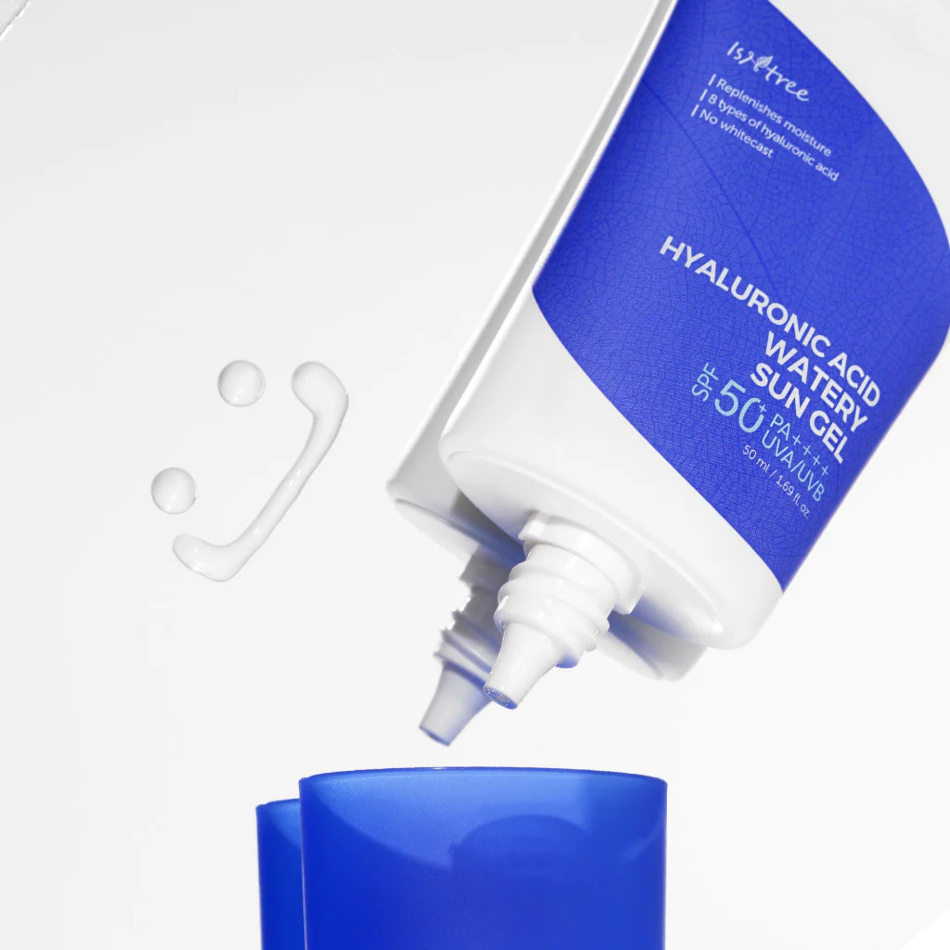 ISNTREE Hyaluronic Acid Watery Sun Gel er en lett og hurtigabsorberende solkrem som fukter, styrker og beroliger huden. Etterlater huden med naturlig glød uten hvit hinne og passer alle hudtyper inkludert sensitiv, tørr og normal hud. Inneholder hyaluronsyre for fukt, niacinamide som roer huden og ceramider som styrker hudbarrieren. 50ml. Bundle