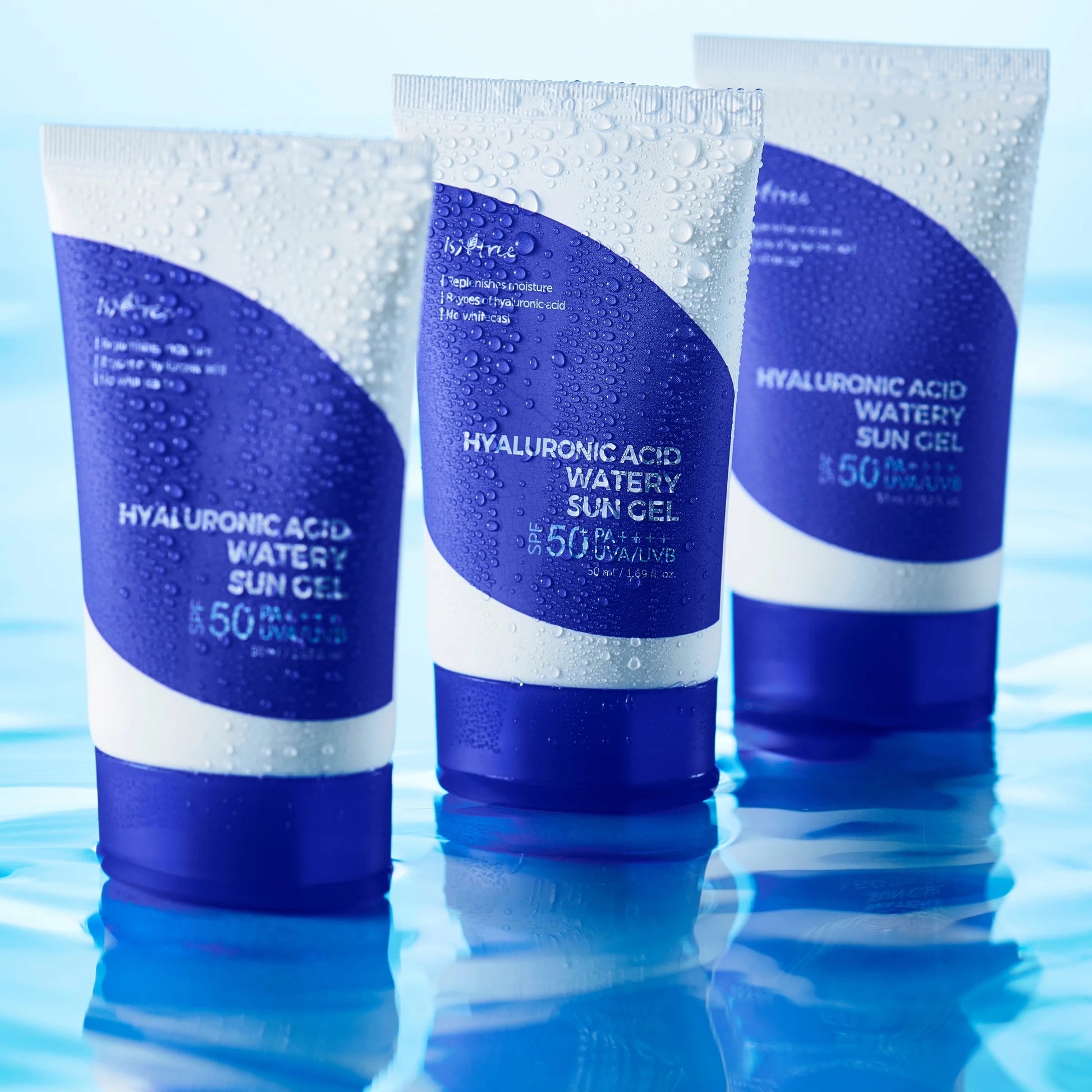 ISNTREE Hyaluronic Acid Watery Sun Gel er en lett og hurtigabsorberende solkrem som fukter, styrker og beroliger huden. Etterlater huden med naturlig glød uten hvit hinne og passer alle hudtyper inkludert sensitiv, tørr og normal hud. Inneholder hyaluronsyre for fukt, niacinamide som roer huden og ceramider som styrker hudbarrieren. 50ml. Bundle