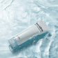 TORRIDEN DIVE IN Cleansing Foam er en skånsom vannbasert rens som rengjør effektivt uten å irritere eller strippe huden for fuktighet. Passer alle hudtyper inkludert sensitiv, spesielt tørr, normal og kombinert hud. Inneholder panthenol med pleiende egenskaper og åtte typer hyaluronsyre som tilfører fukt og mykgjør huden. Vegansk. 150 ml. Bundle