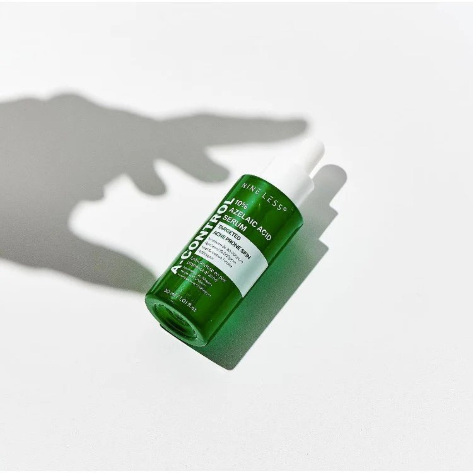 NINE LESS A-Control 10 prosent Azelaic Acid Serum for ansiktet reduserer kviser og rødhet, passer sensitiv hud og rosacea, styrker hudbarrieren